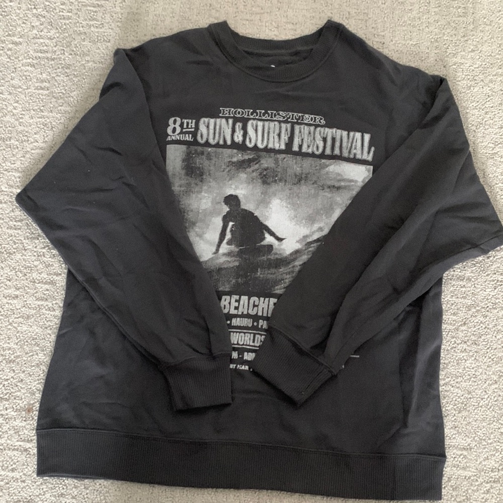 Hollister Graphic Crewneck Sweatshirt